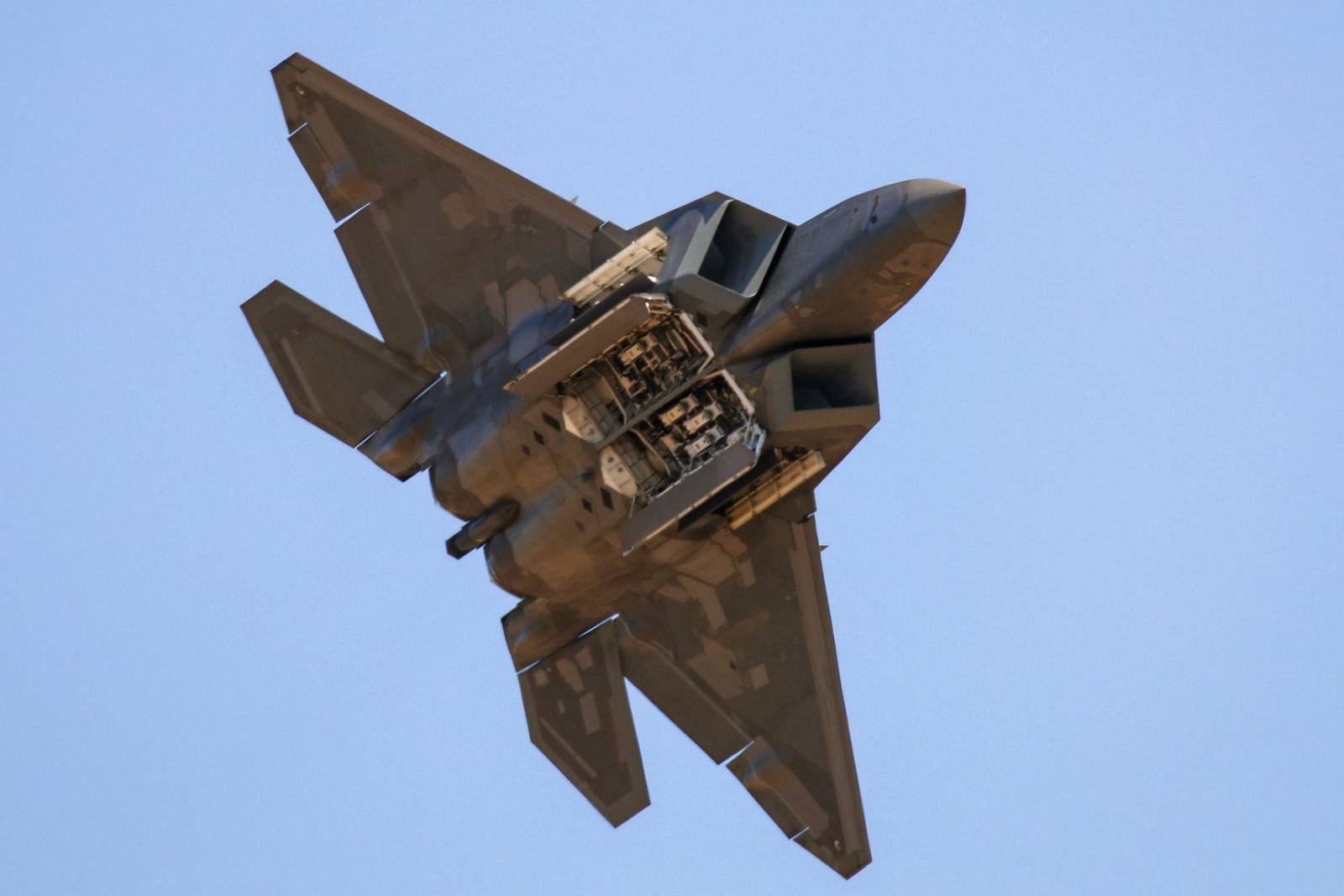 Raptor, weapons bay open